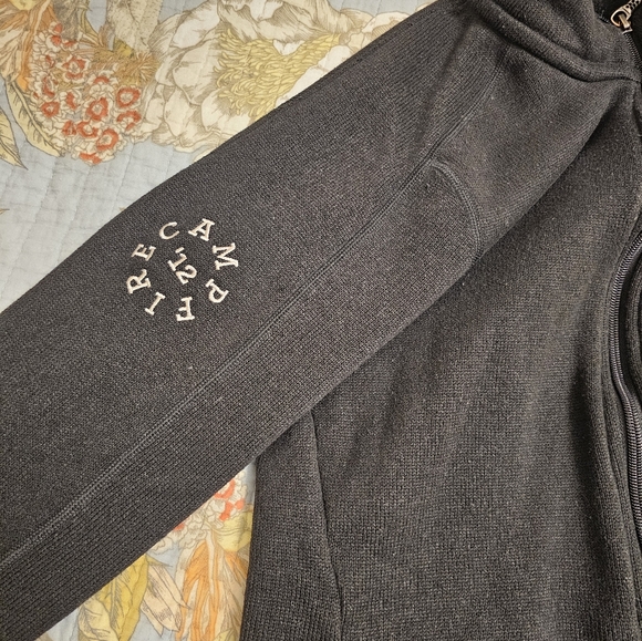 **SOLD** Patagonia sz Medium black zip up sweater - Picture 5 of 8